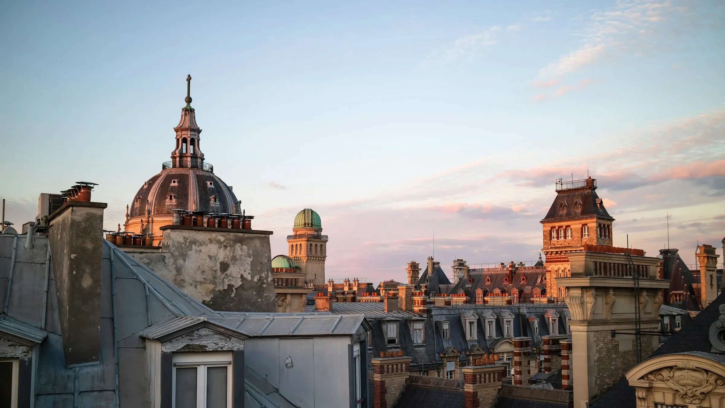 Les toits de la ville depuis la nouvelle pièce