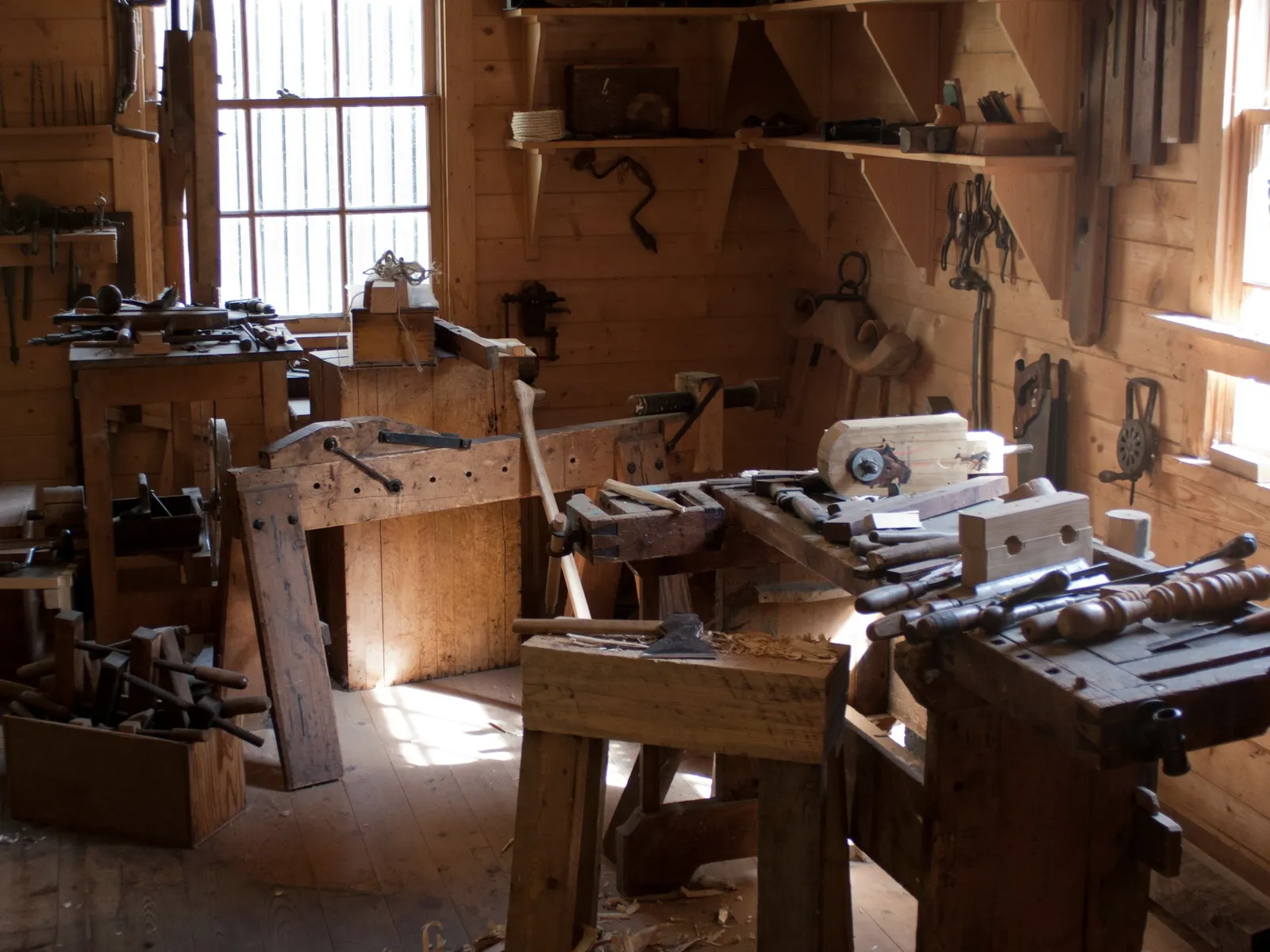 Un établi et ses outils