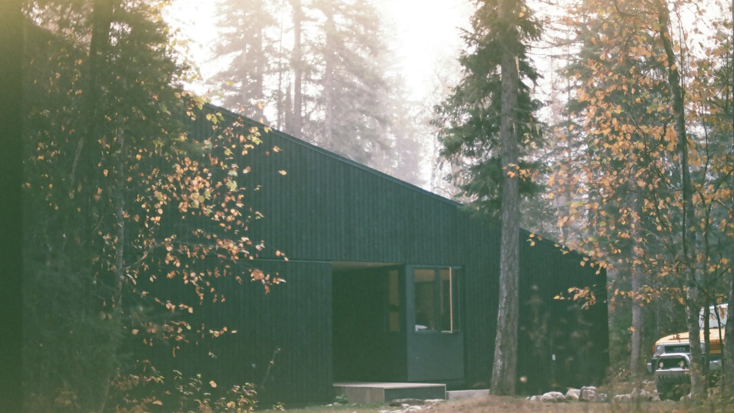 La maison vue depuis le bois